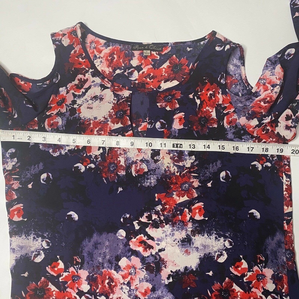 ROSE & OLIVE Floral Cold Shoulder Top Sz Medium Blue Red Pink - Picture 7 of 8